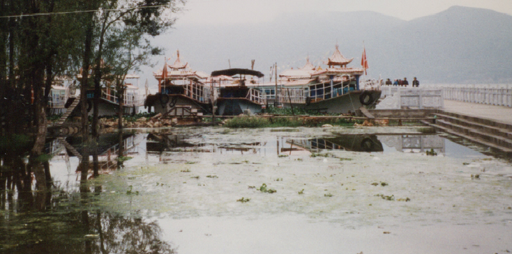 Dali-Erhai-Lu-Lake-Boat-China