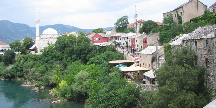 Mostar-rivier-Neretva-minaret-moskee-Bosnië-Herzegovina