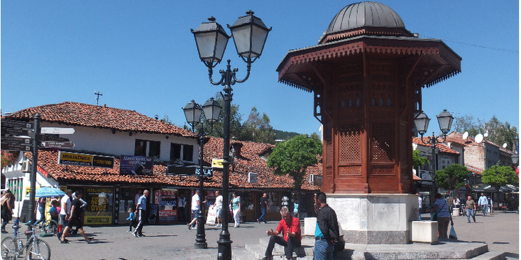 Novi-Pazar-Islam-duiventil-plein-moslim-Servië