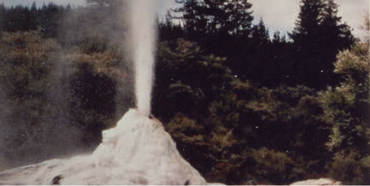 Rotorua-geiser-zwavel-borrel-geothermisch-bad-Nieuw-Zeeland