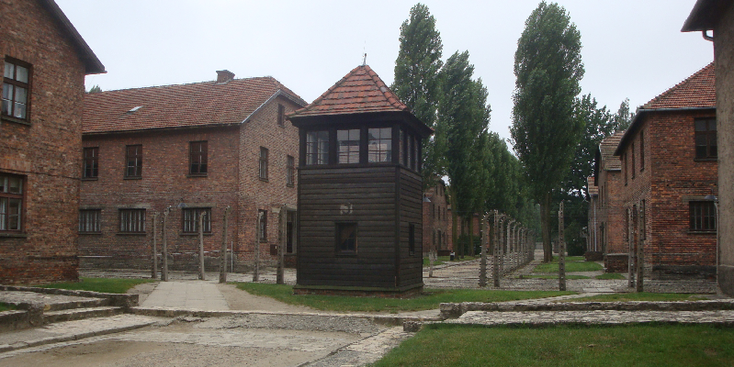 Auschwitz-concentratiekamp-wachttoren-nazi-WW2-Joden-Oswiecim-Polen