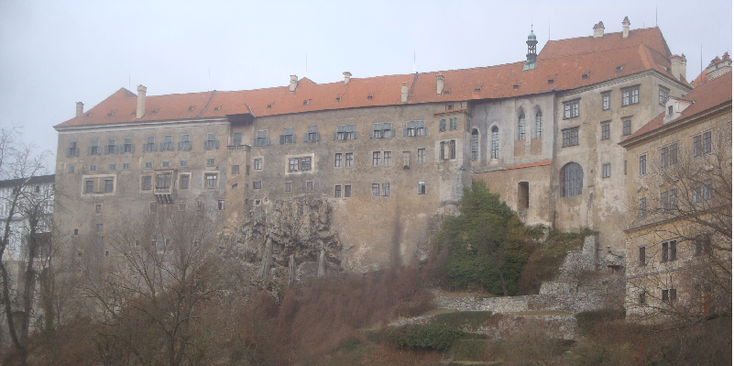 Cesky-Krumlov-kasteel-burcht-stadsmuren-Tsjechië-Bohemen