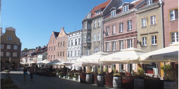 Oltszyn-marktplein-Rynek-plein-koopmanshuizen-terras-Polen