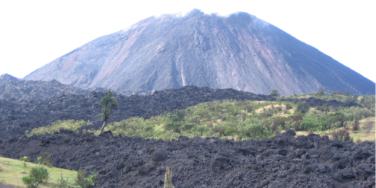 Pacaya-Guatemala-vulkaan-krater-lava-as