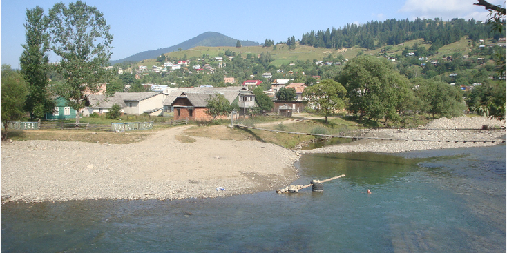 Verkhovyna-Karpaten-rivier-strand-Oekraïne