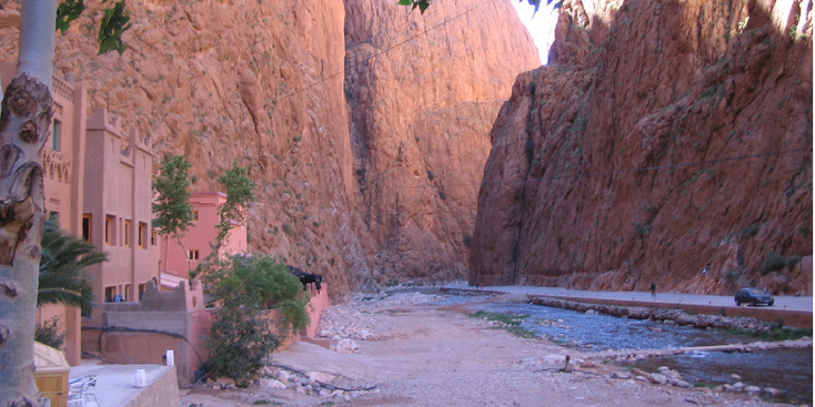 Todra-valley-vallei-rivier-klif-Marokko
