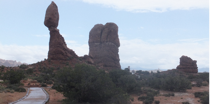 Balanced-Rock-Arches-Nationaal-Park-rode-stenen-Utah-Verenigde-Staten