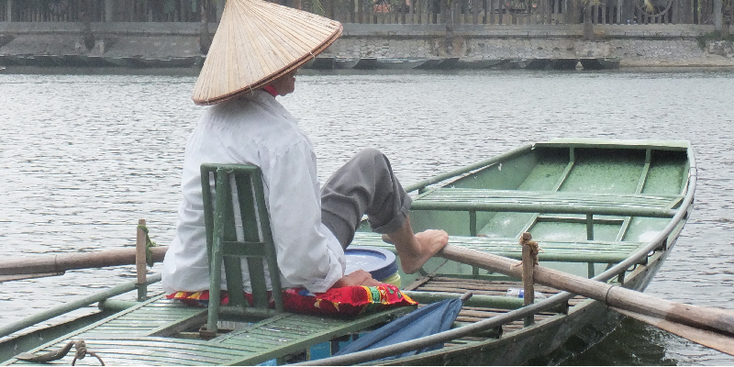 Tam-Coc-roeien-voeten-meer-rivier-Ninh-Binh-Vietnam