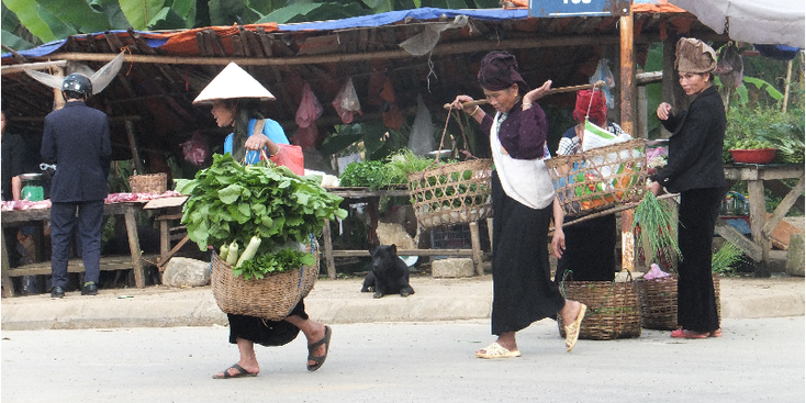 Son-La-traditionele-kleding-bergstammen-Vietnam