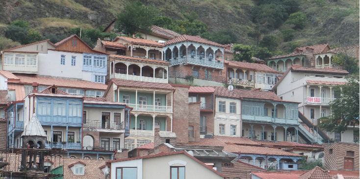 Tblisi-hoofdstad-oude-historische-stad-houten-huizen-Georgië