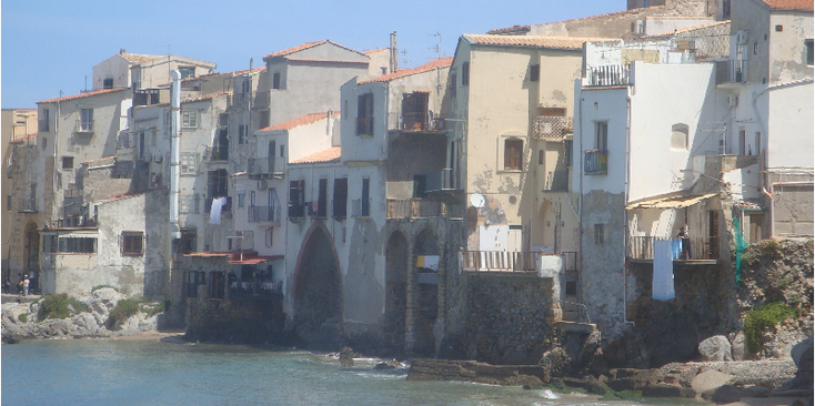 Cefalu-zee-huizen-Sicilië-Italië