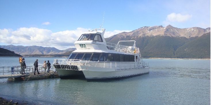 Perito-Moreno-catamaran-veerboot-gletsjer-Los-Glaciares-nationaal-park-Argentinië