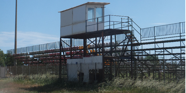 Maleme-vliegveld-uitkijktoren-stadion-Chania-Kreta-Griekenland