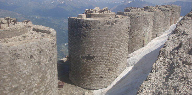 Montgenevre-Chaberton-fort-berg-vesting-linie-grens-Frankrijk-Italië-torens