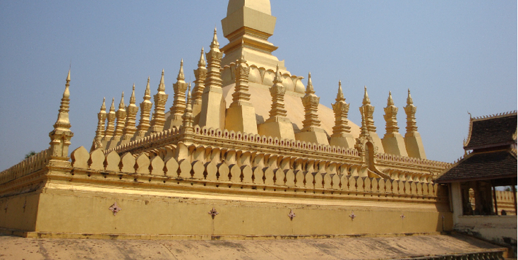 Pha-tat-luang-golden-temple-gouden-tempel-Koninklijk-Laos-Vientiane
