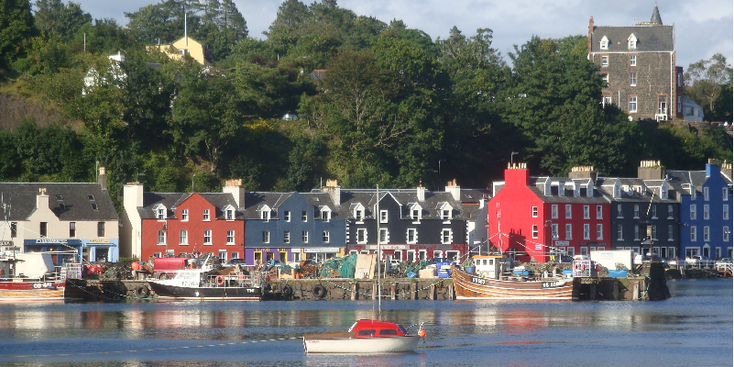 Tobermory-Isle-of-Mull-haven-gekleurde-huizen-Schotland