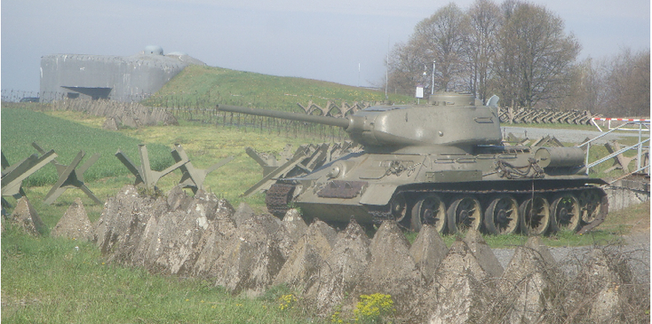 Darkoviche-tank-Tsjechië-bunker-fort-museum-verdedigingslinie-prikkeldraad-drakentanden