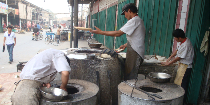 Turpan-brood-bakken-oven-straatleven-markt-China
