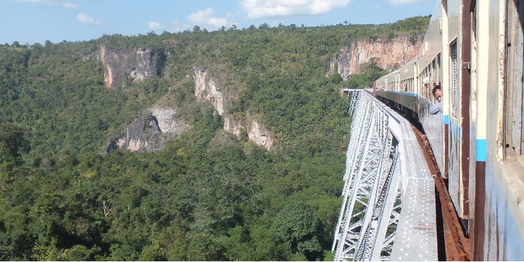 Goteik-viaduct-trein-Myanmar