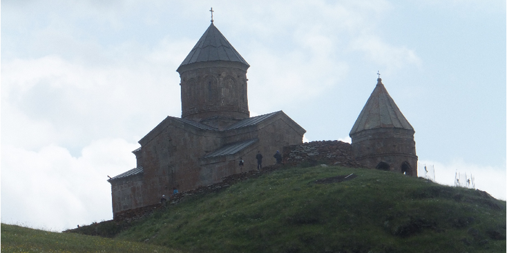 Kazbegi-Tsminda-Sameba-Georgië-klooster-kerk-berg-Kaukasus