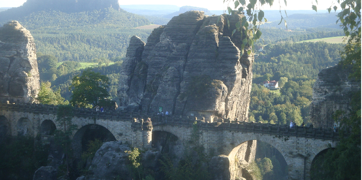Bastei-brug-rotsen-Zwitserland-Saksen-nationaal-park-Duitsland-Rathen