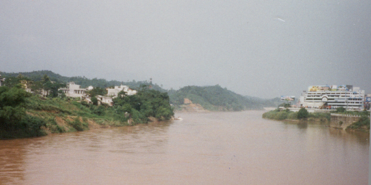 Hekou-Lao-Cai-grens-China-Vietnam-Rode-Rivier