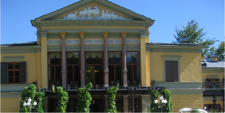 Kaiservilla-Bad-Ischl-fontein-voorkant-Frans-Jozef-Oostenrijk