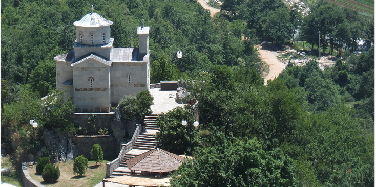 Ostrog-klooster-beneden-Montenegro