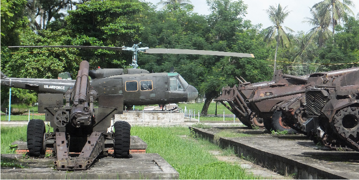 Citadel-Hue-helicopter-artillerie-amtrack-VS-US-War-Vietnam