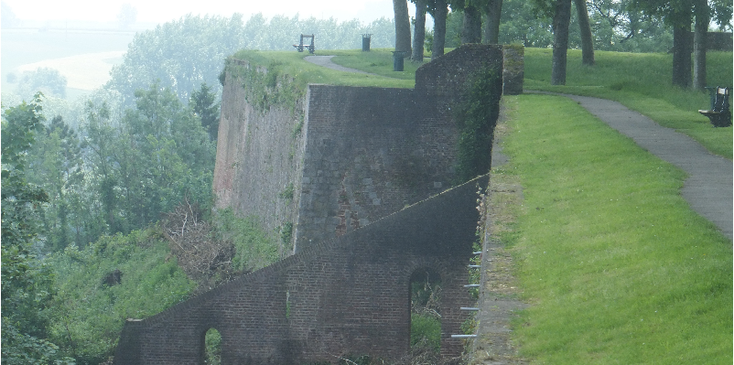 Montrieul-sur-Mer-citadel-muren-Frankrijk