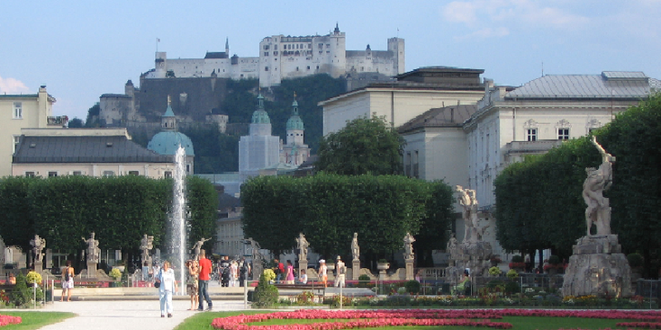 Salzburg-Hohenzalburg-Alt-Stadt-fontein-kasteel-Oostenrijk