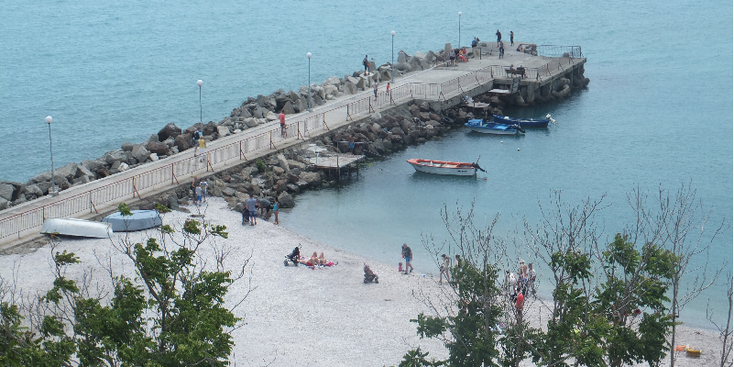 Nesebar-pier-strand-schiereiland-Bulgarije