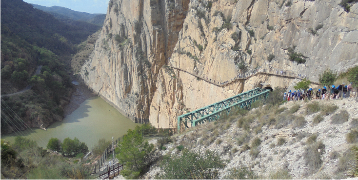 Caminito-del-Rey-Koningspaadje-Koningsweg-pad-ijzeren-hangbrug-trein-Malaga-Spanje