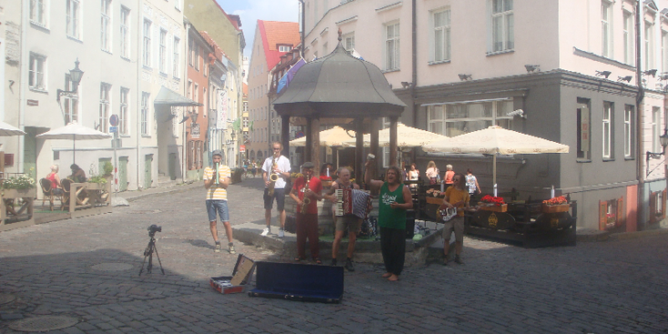 Tallinn-Tompea-optreden-koopmans-vakmans-huizen-Middeleeuws-historisch-Estland