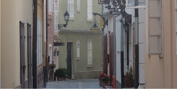 Gyor-smal-straatje-steeg-Hongarije