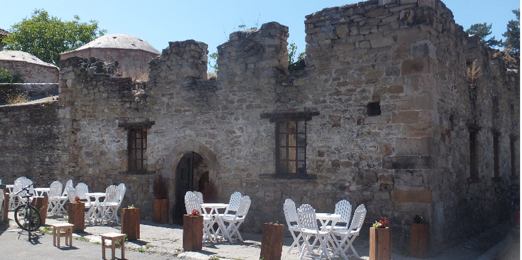 Novi-Pazar-hamam-terras-Servië