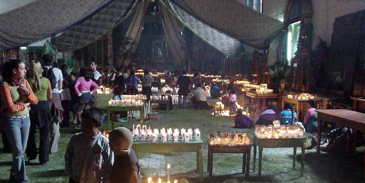 Chamula-kerk-kaarsjes-Mexico