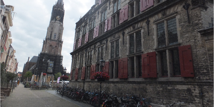 Markt-stadhuis-plein-nieuwe-kerk-Delft-Nederland