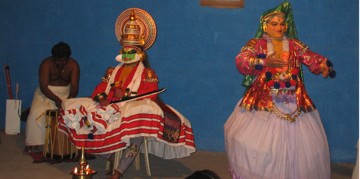 Mudra-Kathkali-Kathakali-schmink-optreden-Kumily-India