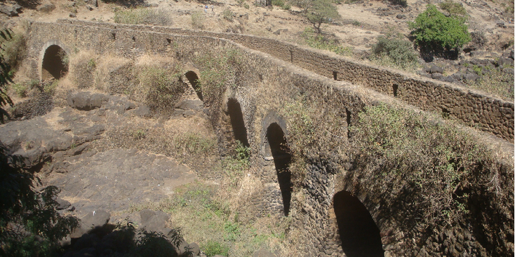 Tis-Isat-blauwe-Nijl-brug-Portugese-stenen-rivier-droog-bedding-Ethiopië
