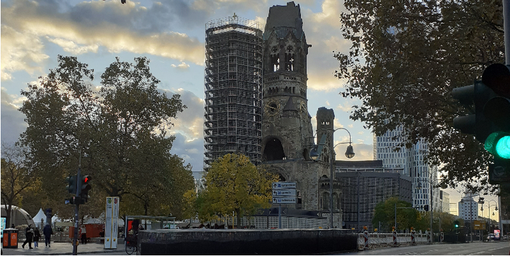 Gedachtsniskirche-Kurfurstendamm-kerk-monument-museum-ruïne-winkelstraat-shopping-Berlijn-Duitsland
