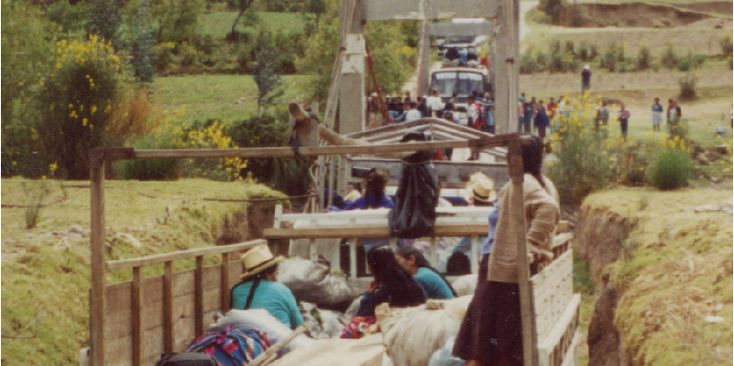 Incatrail-truck-bus-brug-Peru