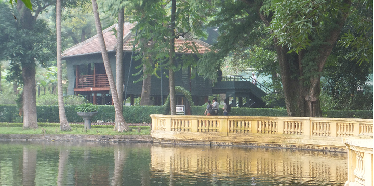 Ho-Chi-Minh-woonhuis-hoofdkwartier-meer-Hanoi-Vietnam