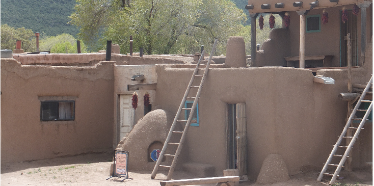 Taos-pueblo-adobe-dorp-trap-leem-Verenigde-Staten
