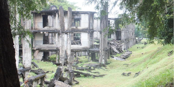 Corregidor-barakken-ruïne-gebombardeerd-skelet-Amerikaans-WW2-Filipijnen