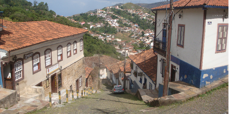 Ouro-Preto-Unesco-Brazilië-Barok-straat-steil
