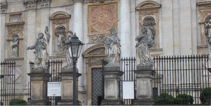 Krakau-beelden-kerk-Polen