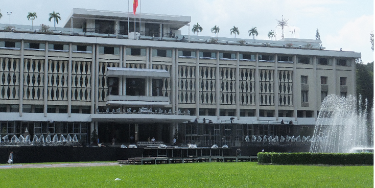 Reunification-Palace-Hereniginspaleis-Ho-Chi-Minh-City-fontein-Vietnam