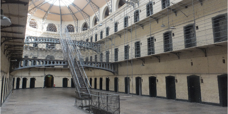 Kilmainham-gevangenis-Dublin-binnenplaats-cellen-Ierland