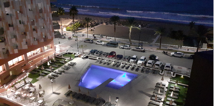 Torremolinos-Melia-hotel-zwembad-boulevard-zandstrand-Middellandse-zee-Spanje